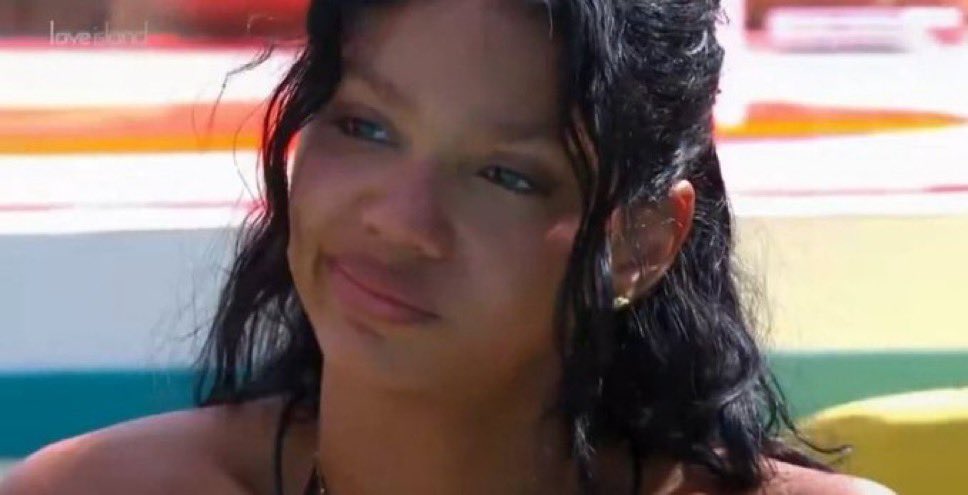 loawarrior's tweet photo. @aesbladee ???? SHE DIDNT DO A BACKGROUND CHECK HELLO??? WHERE IS HER MANAGER https://t.co/B1ilatt8JI