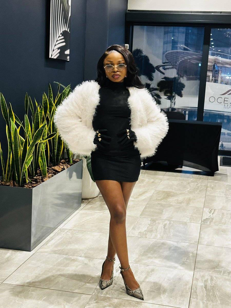 YamiakaJones's tweet photo. Our own @NalediChirwa is beautiful, just repost to irritate the xenophobes!! https://t.co/yLfF4u8sK2