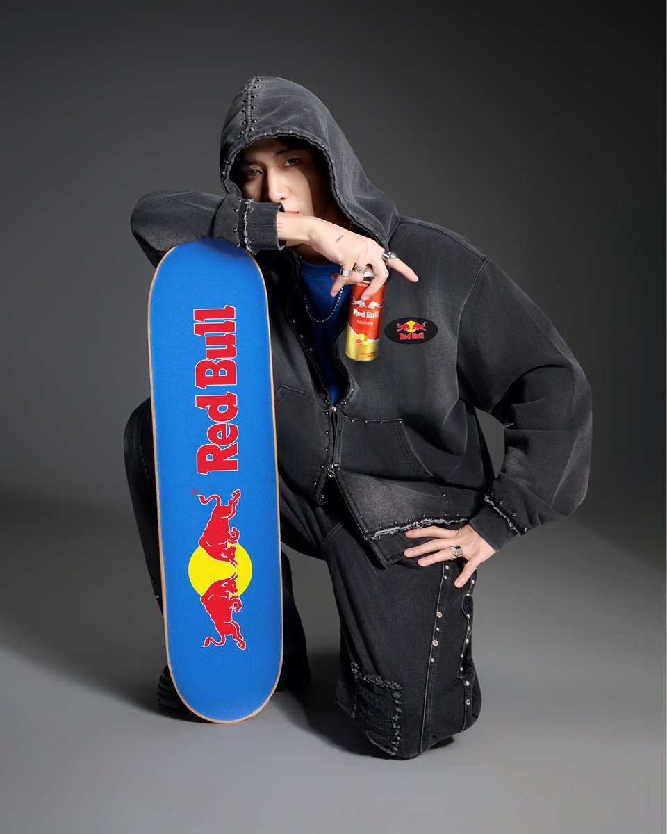 BamBam1A's tweet photo. Different flavor, Different me, Same Energy

#เรดบูลใส่สุดเอเนอร์จี้ #ใส่สุดกับRedBullxBamBam https://t.co/SekkuW4vXK