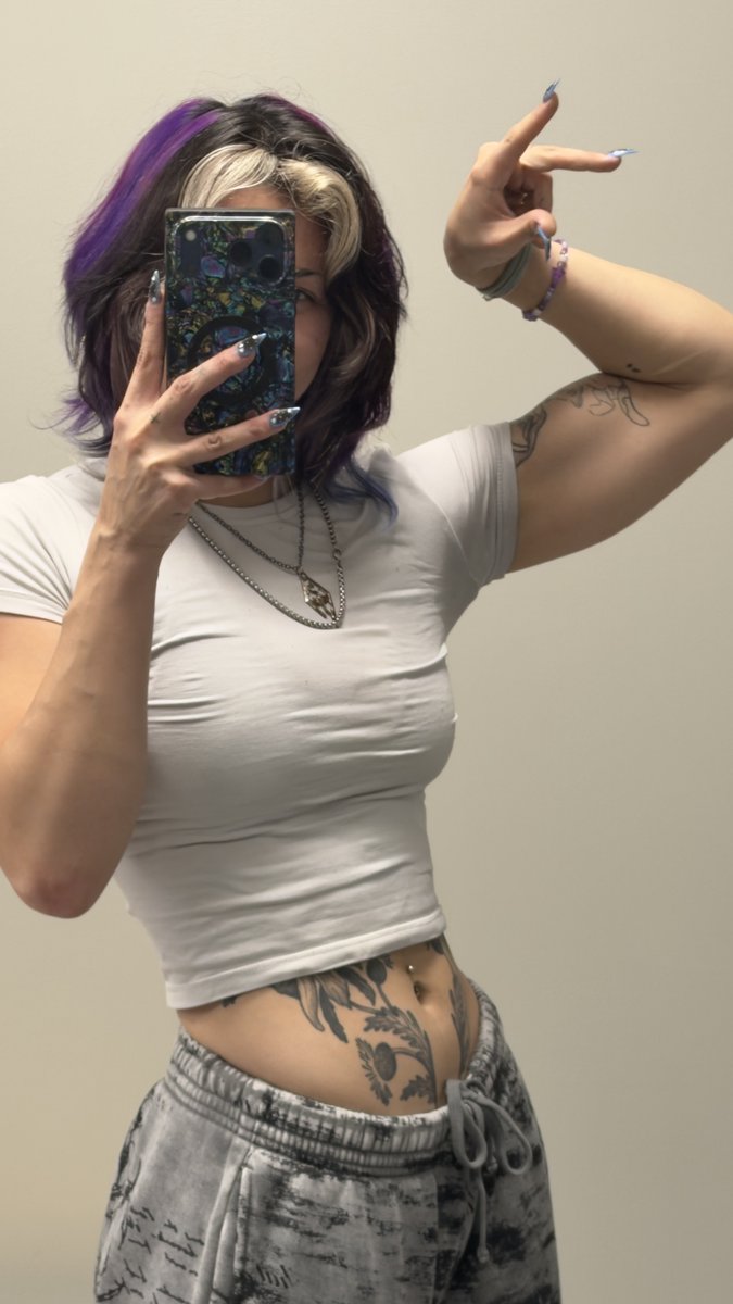 devils_g0ddess's tweet photo. Big muscles for the sweet loveys https://t.co/ERGlnpnbaw