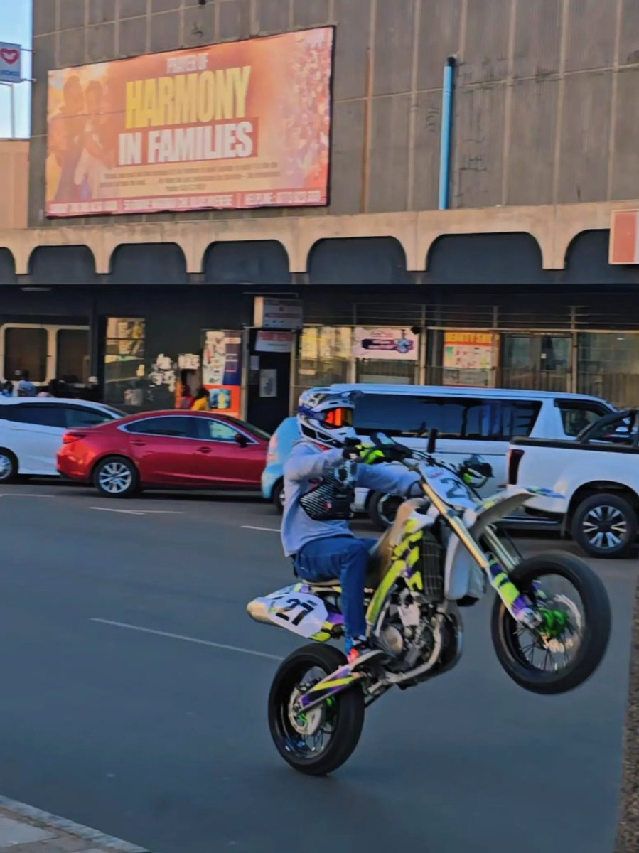 TeeJay_e90's tweet photo. Unruly supermoto spotted popping wheelies in the CBD🫣 https://t.co/LkqoaolD0K