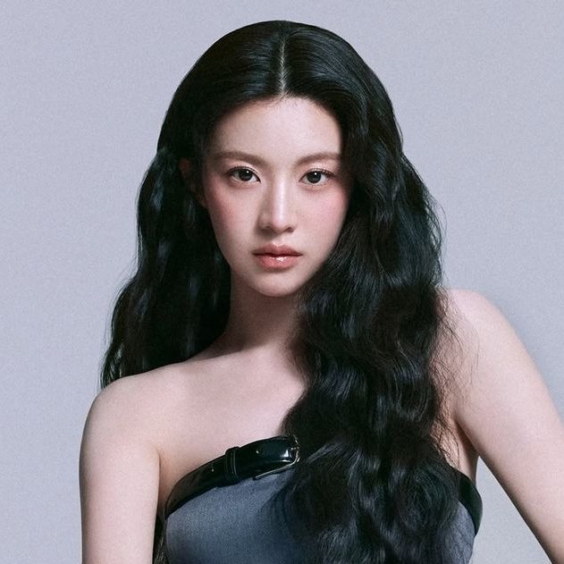 altheviareth's tweet photo. Straight Hair                              Wavy Hair https://t.co/cuAKy9vrK6