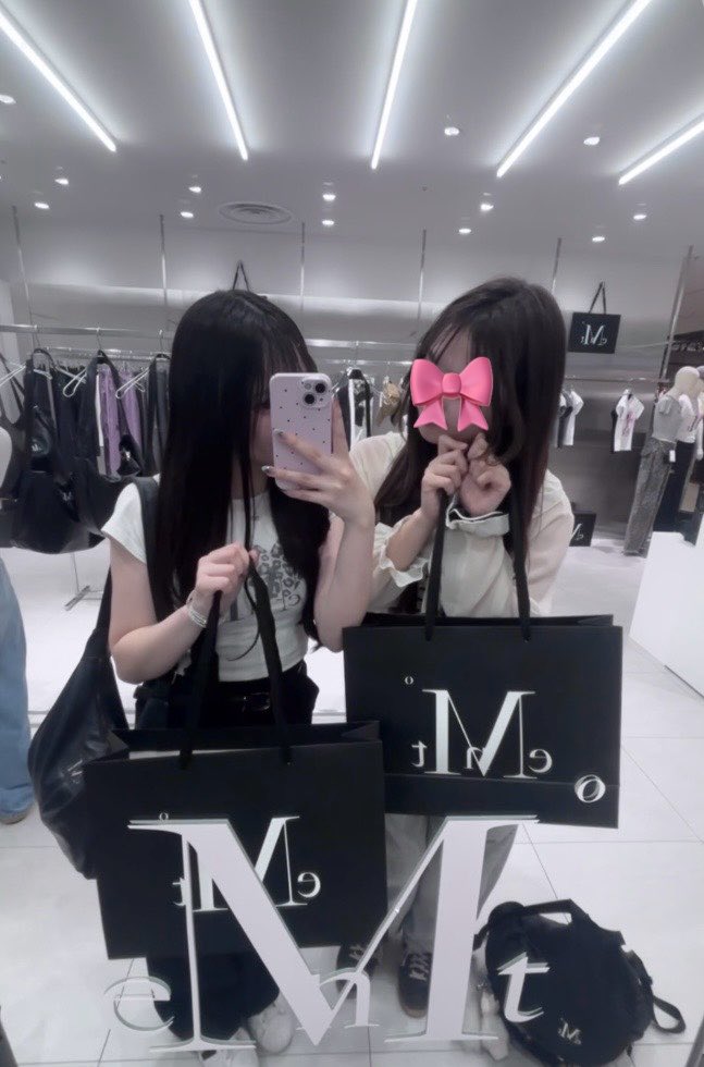 m__lom8's tweet photo. Mucent photo ⟡.·𝜗𝜚
사란해요💋
・
#mucent #Korea #渡韓 #kpop https://t.co/YGGBlY50YU