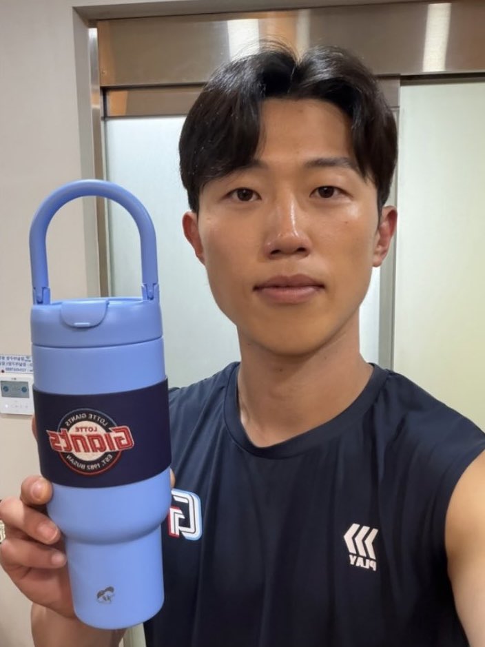 lean_1031's tweet photo. 찍어보내달라해서 찍어보낸 그런 느낌 ㅋㅋㅋㅋㅋ https://t.co/08h0gDzWCX