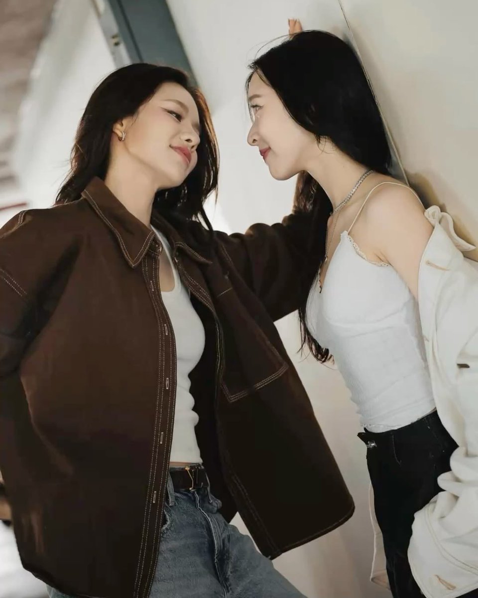 Aderson_Alice's tweet photo. We are all lonely islands in the vast ocean, but beneath the surface, our roots still find a way to touch one another.✨🌊
— Virginia Woolf (adapted)

Love you, MieAya💞

MAMC X SUNSILK
#SunsilkBouncyBigHair
#miephat #ayaorapan #mieaya
—
𝕗𝕠𝕣𝕪𝕠𝕦𝕚𝕔𝕒𝕞𝕖,𝕒𝕟𝕕𝕗𝕠𝕣𝕪𝕠𝕦𝕚𝕤𝕙𝕒𝕝𝕝𝕤𝕥𝕒𝕪.
💌A place holding my beloved MieAya💚