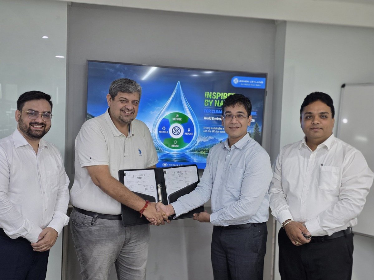 CNBCTV18Live's tweet photo. #JustIn | #AshokLeyland partners with #Rosmerta Recycling to drive responsible commercial vehicle scrappage https://t.co/McOYl154ff