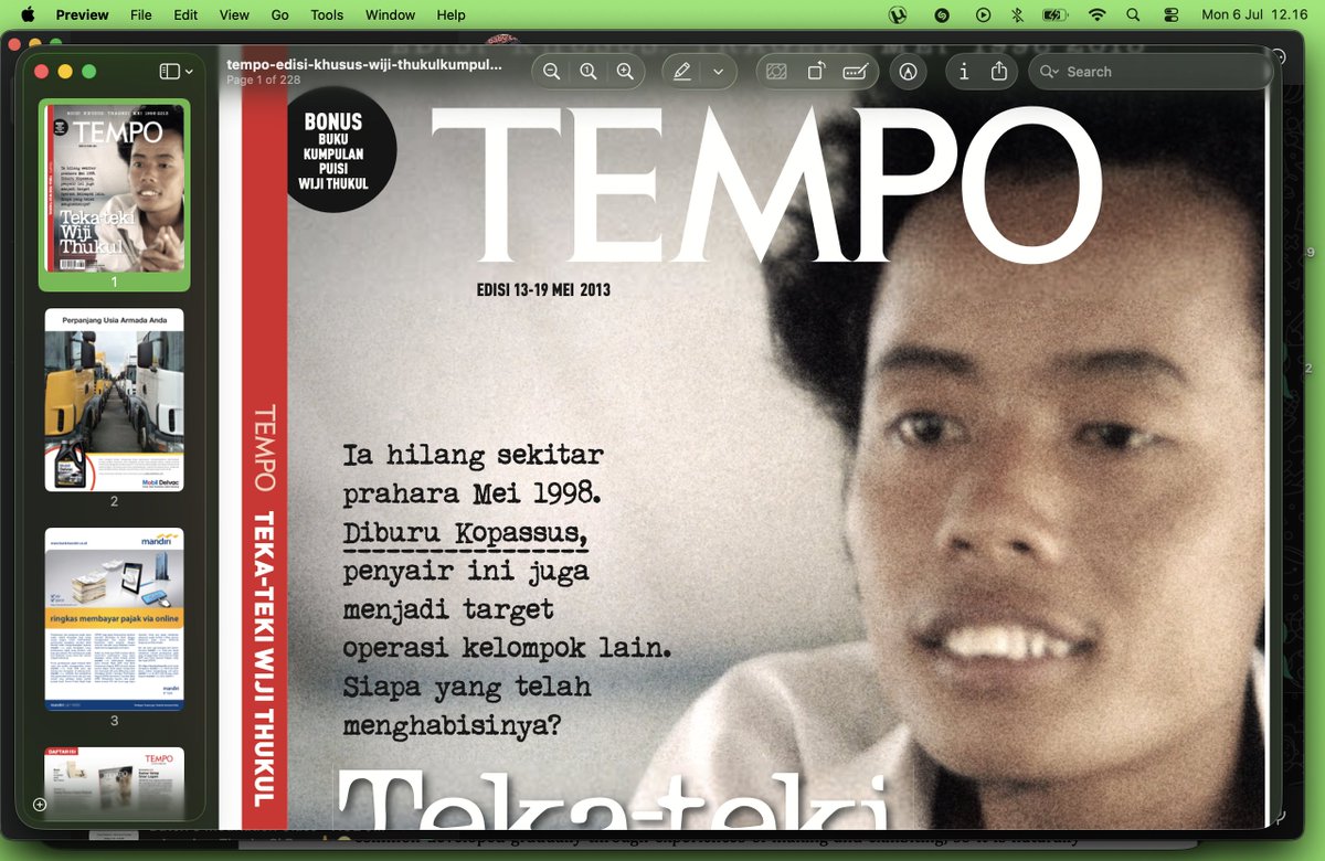 mekitron's tweet photo. di 2013 pun tempo bisa2nya nerbitin edisi khusus wiji thukul lengkap dgn sisipan chapbook puisi2nya yg ditulis pas di pelarian (wow so generous) tapi pada saat yang sama GASLIGHTING reputasi dan mutunya sebagai penyair pakai highlight pull-quote yg dengan entengnya mengklaim "Thukul mungkin bukan penyair paling cemerlang yang pernah kita miliki." (lihat foto) WHEN HE IS. emang lo majalah sastra? lo tu majalah berita! lagian siapa sih yg nulis line ini gue masih penasaran sampai sekarang. dan kalau lo masih meragukan juga betapa insidiousnya pengaruh tempo/GM dalam benak intelektual2 indonesia, lihat juga di foto di bawah adrian jonathan dari cinema poetica (otherwise a reasonable careful thinker) pun dengan enteng mengamini penilaian tempo soal mutu puisi wiji thukul tersebut. "Thukul is not Indonesia's greatest poet." love you bro, but you're not a literary critic either.
