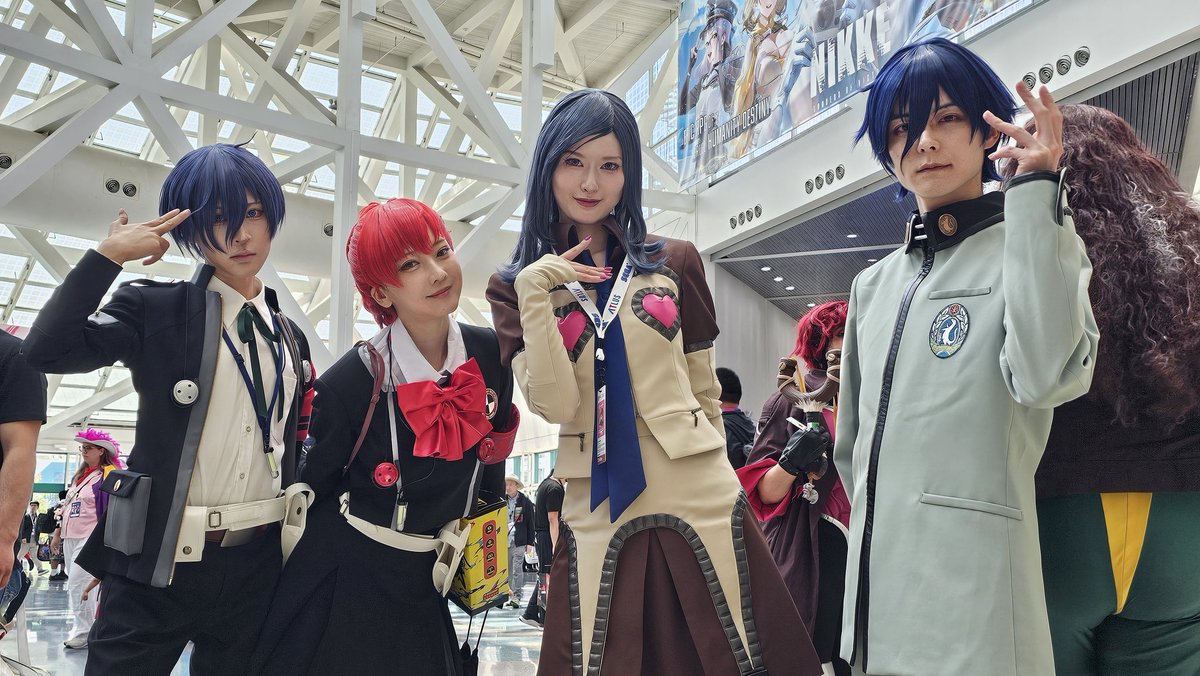 tianshari50819's tweet photo. 第一天在ax碰到了，因为太紧张所以用手机拍的，我还在想居然有这么多Persona的COSER同时出现，是来参加团建吗？没想到是官方请来的，我真是太幸运了…… https://t.co/dMwLemXiMJ