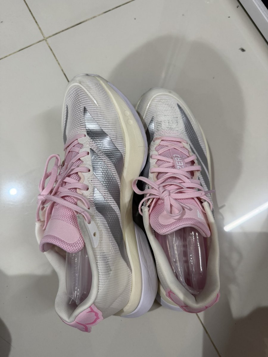 diorlipglowploy's tweet photo. ส่งต่อ Adidas Adizero Boston 13 Blossom / Sakura 🌸 สีใหม่ล่าสุด! มีตำหนิใส่วิ่งไม่ถึง 10 โล 
💞 3,500฿ ส่งฟรีแฟลช 💞🫶🏻 from 5,400฿
Size 39.3 🌸💫 #ส่งต่อรองเท้า #ส่งต่อadidas #adidasthailand #adidasadios #รองเท้าadidas #ส่งต่อadidaspro4 #รองเท้ามือสองของแท้ #ส่งต่อเครื่องสำอาง https://t.co/alx5b9y1xp