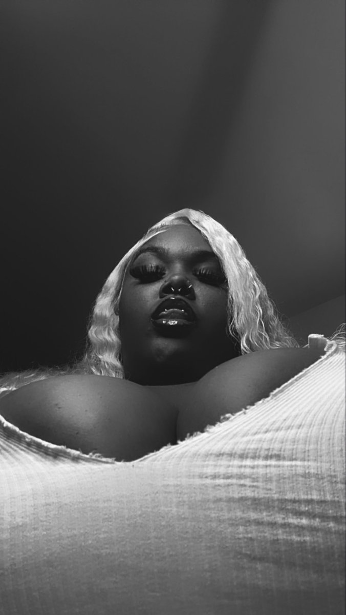 MoExotic1's tweet photo. Finna start posting on here more 
F// my ig : @m.o.mo_____🍒😘
#explorerpage #wlw #bbw https://t.co/cnbm5FDcOt