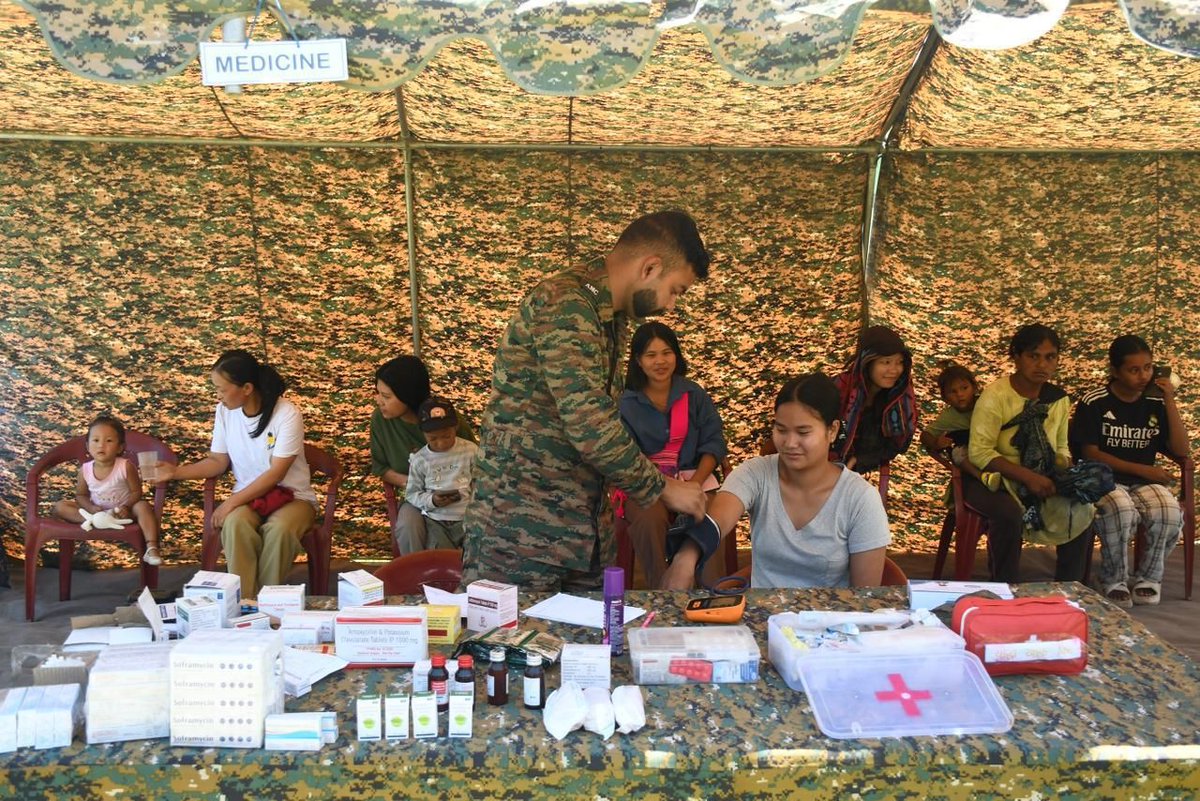 Spearcorps's tweet photo. 𝗦𝗲𝗿𝘃𝗶𝗻𝗴 𝗖𝗼𝗺𝗺𝘂𝗻𝗶𝘁𝗶𝗲𝘀, 𝗦𝘁𝗿𝗲𝗻𝗴𝘁𝗵𝗲𝗻𝗶𝗻𝗴 𝗕𝗼𝗻𝗱𝘀

#DaoDivision under #SpearCorps organised a Medical & Dental Camp at #Kibithu, #ArunachalPradesh providing essential healthcare services to border communities at India's easternmost frontier. A total of 51 villagers, including women and children, benefitted through medical consultations, dental check-ups and health awareness sessions, reaffirming the Indian Army's steadfast commitment towards the welfare, well-being and development of remote border areas.

#SpearCorps के अंतर्गत #DaoDivision ने भारत के पूर्वी छोर #ArunachalPradesh के #Kibithu  में चिकित्सा एवं दंत चिकित्सा शिविर का आयोजन कर सीमावर्ती क्षेत्रों के नागरिकों को आवश्यक स्वास्थ्य सेवाएँ प्रदान कीं। इस शिविर से महिलाओं एवं बच्चों सहित 51 ग्रामीण लाभान्वित हुए। उन्हें चिकित्सा परामर्श, दंत परीक्षण एवं स्वास्थ्य जागरूकता संबंधी जानकारी प्रदान की गई, जो दूरस्थ सीमावर्ती समुदायों के कल्याण, स्वास्थ्य एवं समग्र विकास के प्रति भारतीय सेना की अटूट प्रतिबद्धता को दर्शाता है।

#IndianArmy #DaoDivision #SpearCorps #MedicalCamp #Healthcare #ArunachalPradesh #BorderCommunities #NationFirst

@adgpi
@easterncomd
@official_dgar
@prodefgau
@prodefkohima
@HQ_IDS_India
@ProDefKolkata
@PIB_India