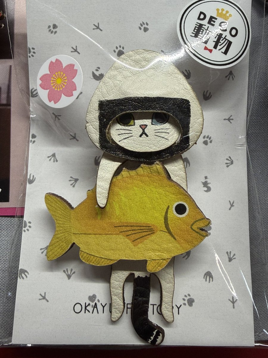 Ritchan358_cat2's tweet photo. #ハッピーキャットマーケット ⑫
へ行ってきました🥰🥰🥰
今回もOKAYU FACTORY様のにゃんこに魅了されすぎました🤤💕そしてまさかのサバ缶3個GET🤣🤣🤣
作家ご本人様よりウチの子に寄せるための模様追加の許可を得ましたので…白猫をごましおにしました☺️たまらん、可愛い💖ありがとうございました🍀 https://t.co/nFfM0yDbzU