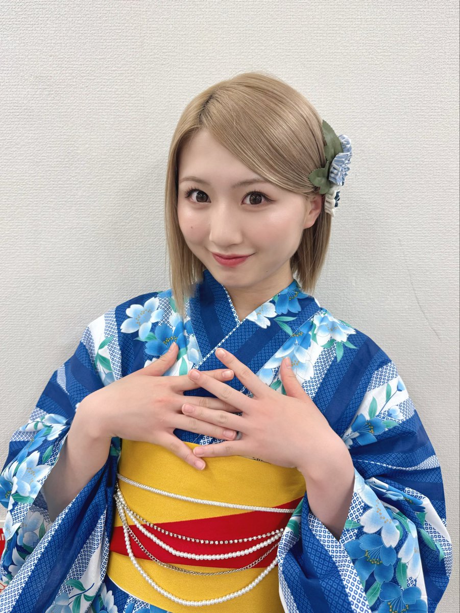 keity_1215's tweet photo. 夏コンのグッズはこんな感じです！🍉🌻
今年の浴衣は青色でした👘💙💙
https://t.co/W19vWzY47b https://t.co/b3odfUgZf5