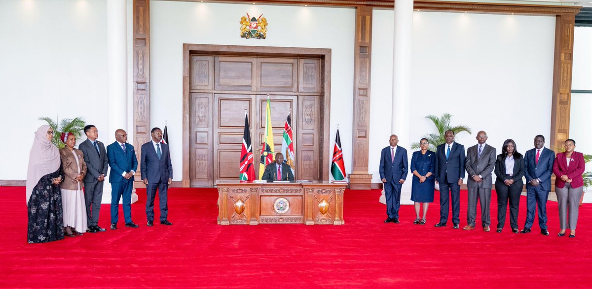 SimbaGuliye's tweet photo. A monumental milestone for Kenya's economic future! Massive kudos to President @WilliamsRuto for assenting the Central Bank of Kenya (Amendment) Bill, 2026.
 
This is a masterstroke in economic governance that modernises our monetary policy and builds an ironclad shield around our financial sector. 

Here is why this sweeping reform is a game-changer for every Kenyan and investor:

Taxpayer Protection & Crisis Management - By separating routine monetary operations from Emergency Liquidity Assistance (ELA), the CBK now has a clear roadmap for crises. Restricting ELA strictly to viable, solvent banks means no more reckless bailouts. It safeguards public funds while keeping the banking sector resilient.

Elevating Stability: While maintaining price stability as the primary mandate, formally elevating financial system stability and sound banking regulation as secondary objectives gives the CBK the teeth it needs to police the market aggressively and protect depositors.

Parliamentary Oversight: Aligning the vetting process of Deputy Governors with that of the Governor through National Assembly approval is a huge win for institutional governance, transparency, and accountability at the apex bank.

Gold Reserves & Strategic Growth - Giving statutory clarity to CBK’s authority to trade in gold and precious metals for reserve management is visionary. This aligns Kenya with regional peers like Tanzania, Ghana, and South Africa, while unlocking massive value for our local mining sector.

From institutional training backing for the CBK Institute of Monetary Studies to updating legal frameworks with the Kenya Deposit Insurance Corporation, this law replaces outdated 1983 structures with a forward-looking, global-standard framework.

This is the kind of deliberate, structural transformation that secures long-term economic stability. A job well done, Mr. President!

#FinancialStability #RutoDelivers
@WilliamsRuto 
@_KithureKindiki