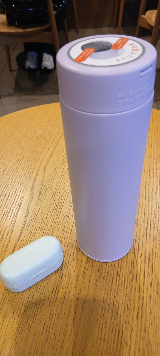 Jupiter__mn__am's tweet photo. 今日の待ちスタバ。スタバから届いてたクーポンとタンブラー値引きでアイスのソイラテ。サイズアップしてもいつもより安かった。500mlの水筒ってグランデ入るんだな(入れてもらった感があるが)🤔 https://t.co/wOu2LAa0wx
