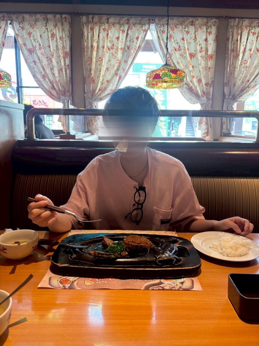 __haaak's tweet photo. １日目熱海食べ歩き。抹茶のブリュレのクレープ美味しすぎた。
夜、念願のドームテントでBBQ。美味しかったのに食べきれなかった(最近少食になってきてる)

２日目の朝、神社行って水族館。お昼に、さわやか行ったけど急に鼻血出てきてティッシュを鼻に詰めてるの恥ずかしかった。

総評：最高でした。 https://t.co/7wnXGPcd4c
