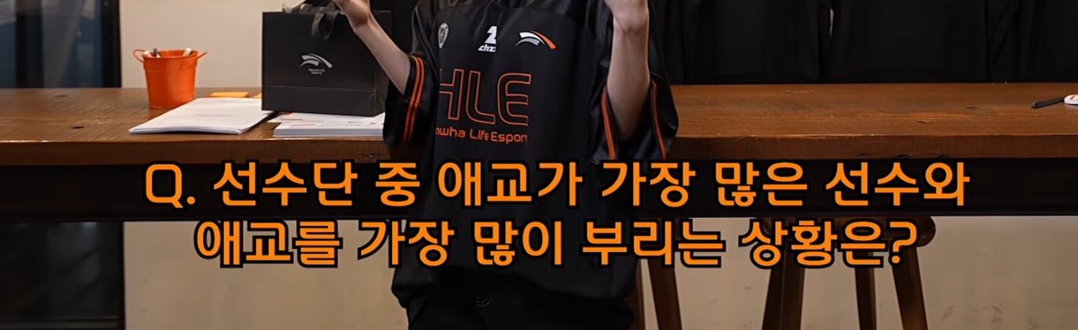 aR6iTCEWdH7141's tweet photo. 이거    매니저님이   출제해주신문제인데 
답이   제우스가   구마유시놀릴때래 …
아잠만       돼지대충돌 처하자 … https://t.co/aGagWsDNZG
