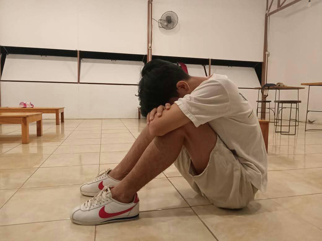 desingpeluruu's tweet photo. Mengenalmu secara tidak sengaja, mencintaimu secara tiba tiba lalu kamu hilang secara tidak terduga. Dan melupakanmu dengan penuh rasa kecewa. https://t.co/hfDrjXo5Iz