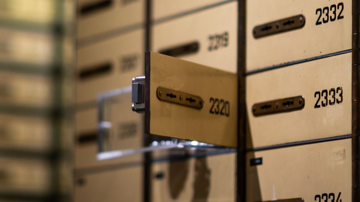 inteliment's tweet photo. Data is useless if locked in a vault. 🏛️🔒 
True value comes from speed, not hoarding. ⚡

A modern tech stack must do more than store information. It must quickly convert raw data into profitable business outcomes.

If your data doesn't boost your bottom line, it's just an expensive liability. 💸📉

👉 Activate, and scale your data strategy: https://t.co/3DxQoXCjZc

#DataVelocity #BigData #CloudAnalytics #Innovation #DataDriven
