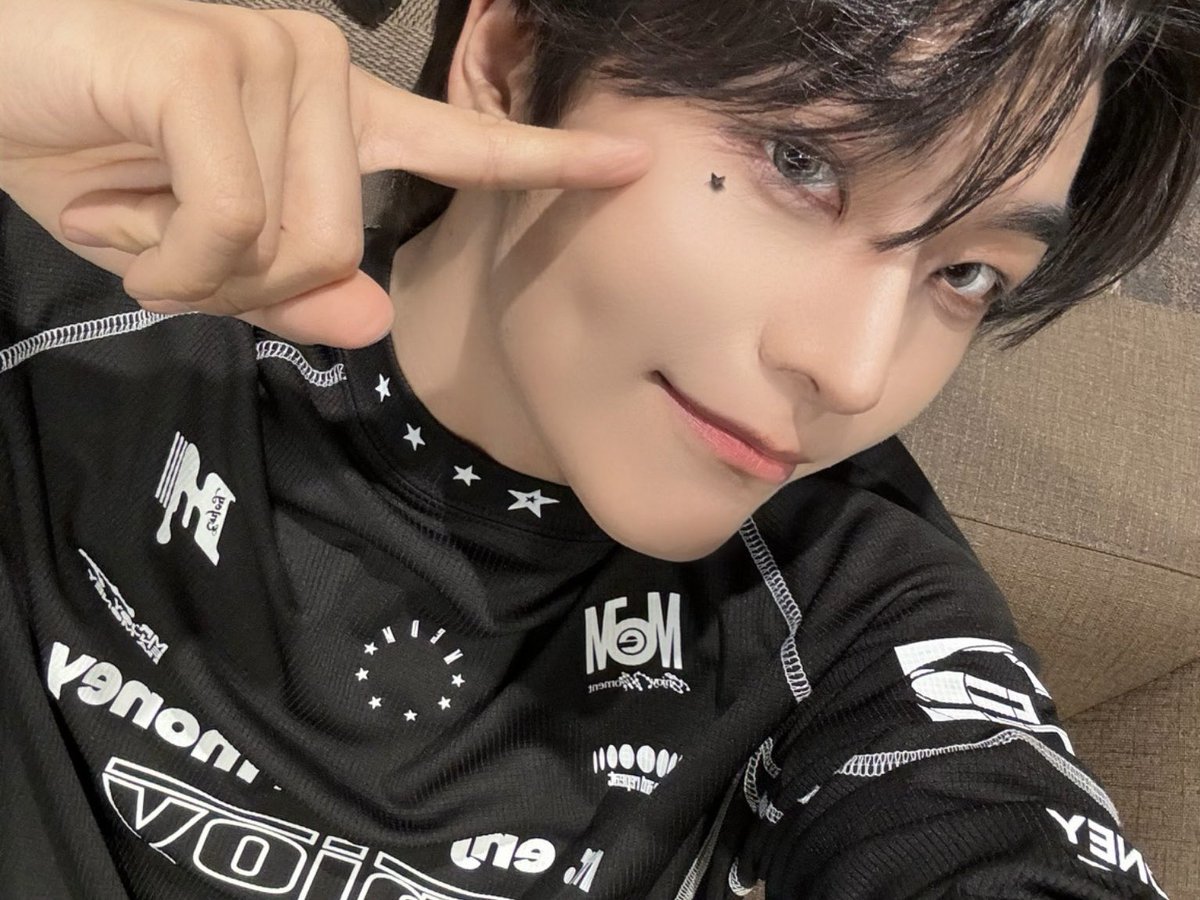 xinnongu's tweet photo. 다 아는 옷들이구만 https://t.co/00MHqdHe00