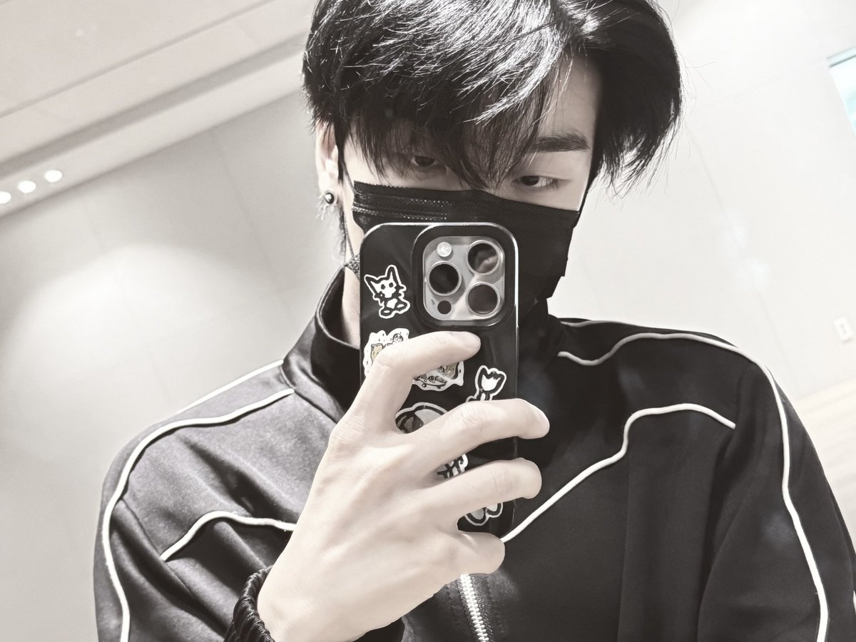 xinnongu's tweet photo. 다 아는 옷들이구만 https://t.co/00MHqdHe00