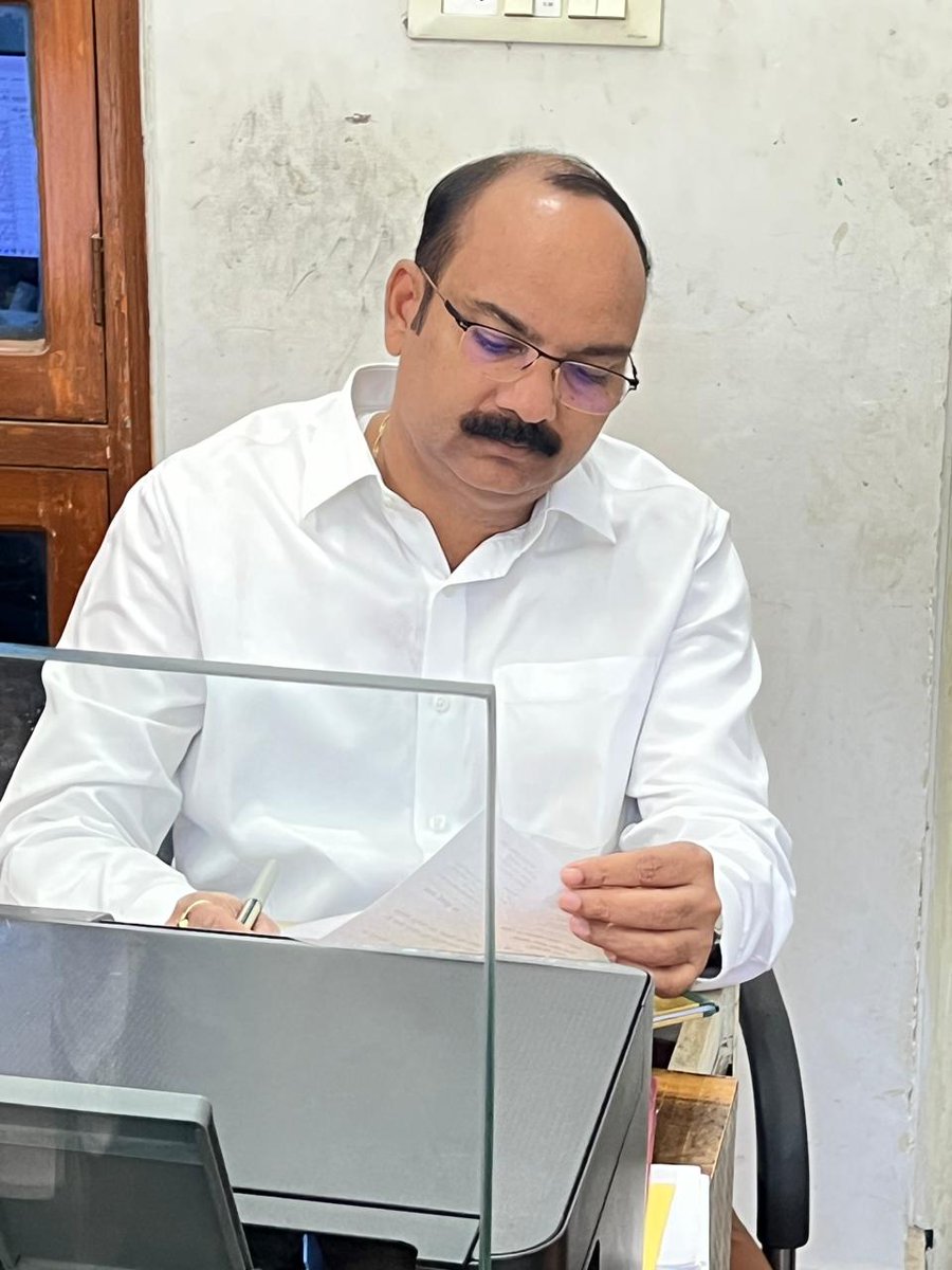 arunksagarbjp's tweet photo. आज प्रातः शाहजहांपुर आवास पर आये जनपद के सम्मानित क्षेत्रवासियों से भेंट की एवं सभी की जनसमस्याओं को सुना।

06 जुलाई, 2026 https://t.co/yls0otnULg