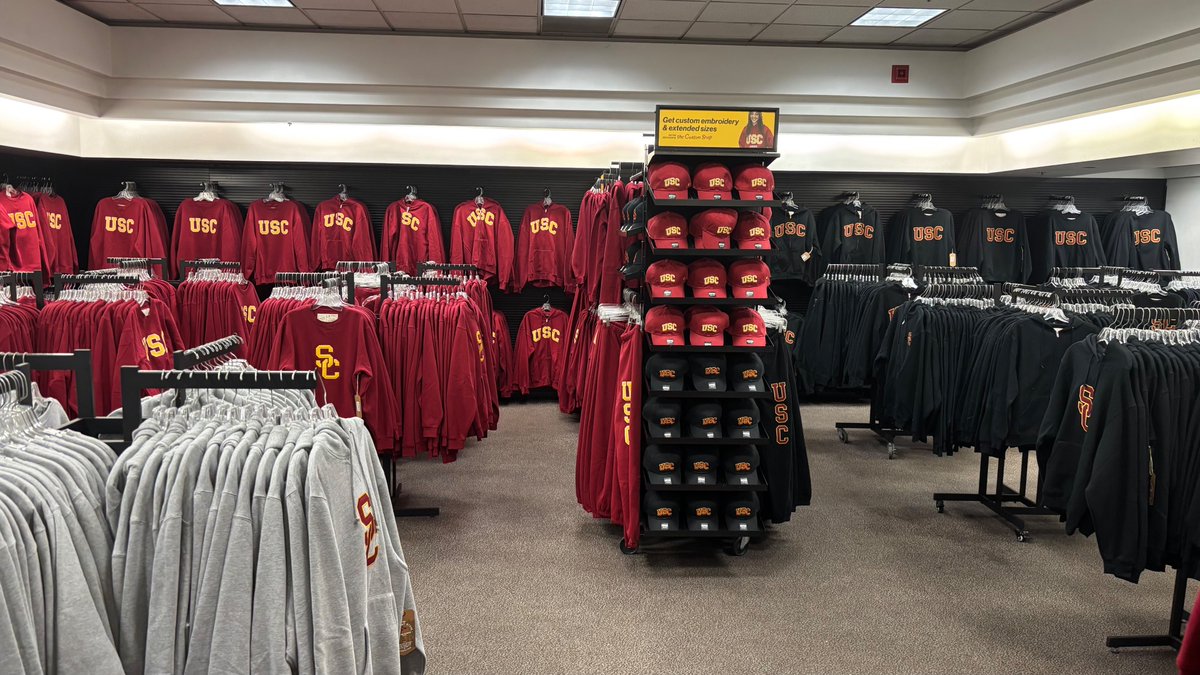 USC( University of Southern California)： 周辺も大規模カレッジ