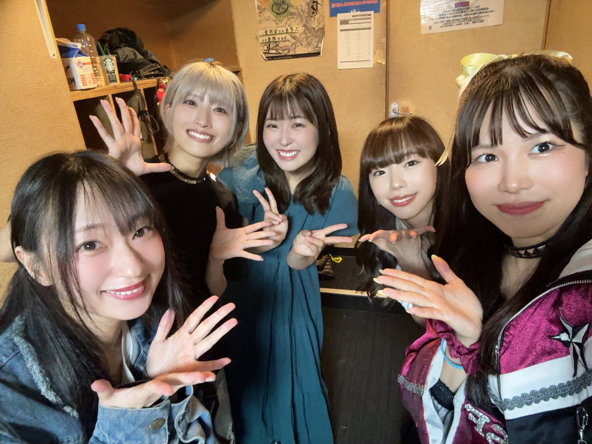 SFS_ruri's tweet photo. 幸せな写真💖
大好きな先輩方とお写真撮って頂きました📸✨
沢山の思い出があって、長文になってしまいましたが書いたので読んでくれたら嬉しいです💖
ALT… https://t.co/1C9PGSftze