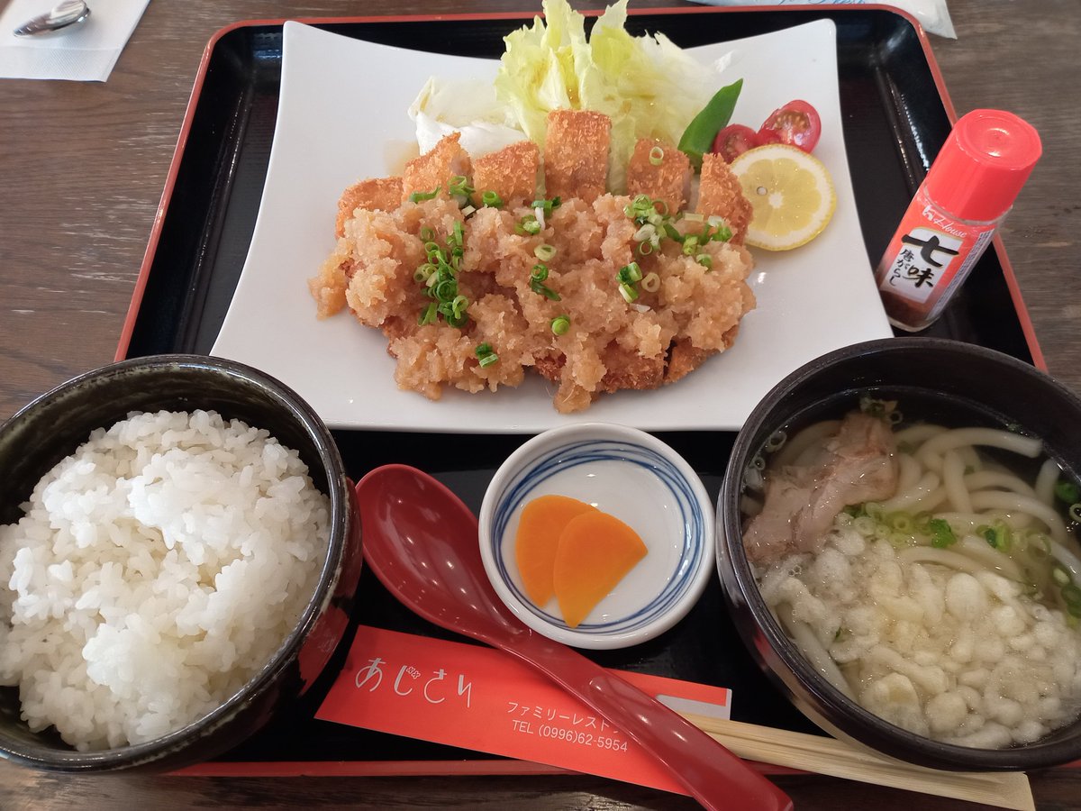 Long20606Quan's tweet photo. 皆で遠征するの楽しかった！飯も美味かった！行きも帰りも２人でバトスピとアニメの話で盛りあがってた
帰りは落第騎士の英雄譚見ながしながら帰宅 https://t.co/PdSJEM5Vmv