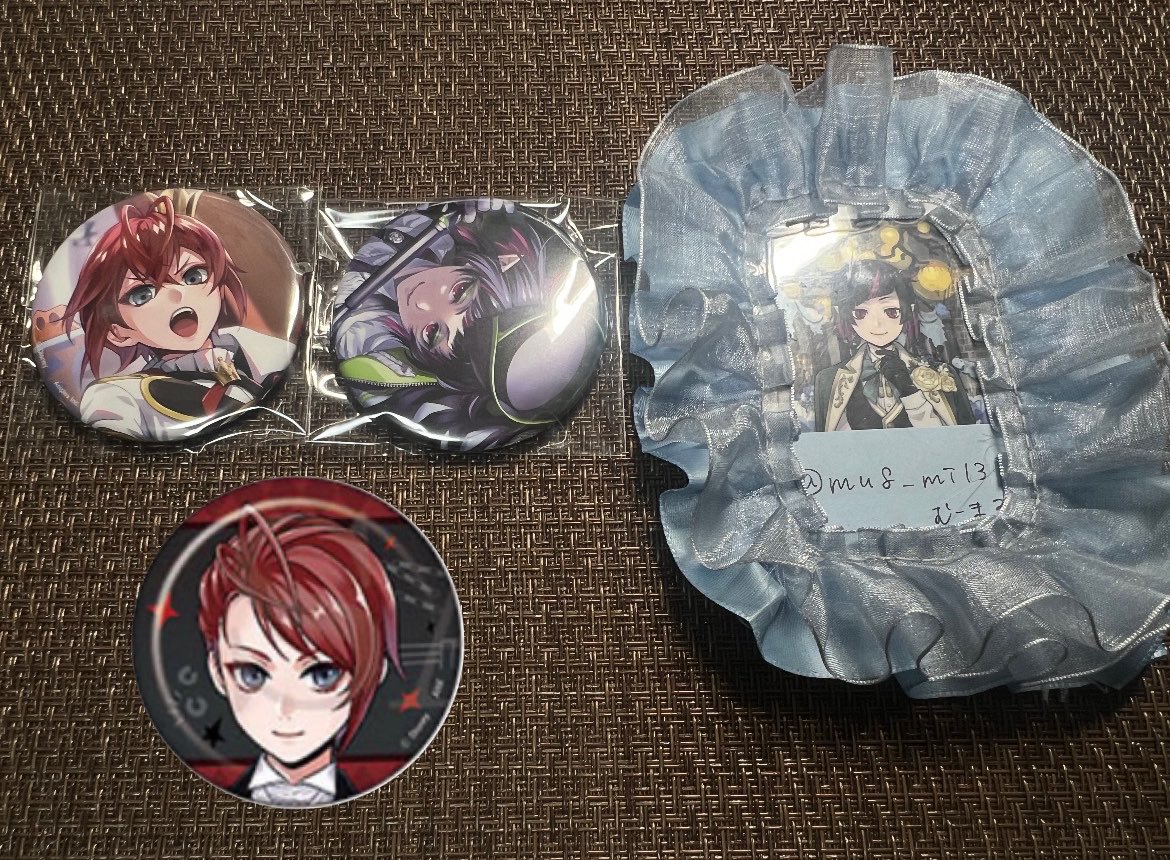 mu8_mi13's tweet photo. 【交換・譲渡】ツイステ 寮服 クラブウェア 缶バッジ

譲→エース *ケイト *トレイ レオナ アズール ジェイド フロイド ヴィル ルーク 〇マレウス シルバー 

求→リドル（寮服＞クラブウェア）＞リリアor定価（*のみ）

〇は*含むお取引。クラブウェア仮約束可能です。よろしくお願いいたします。 https://t.co/vd5M7Vagku