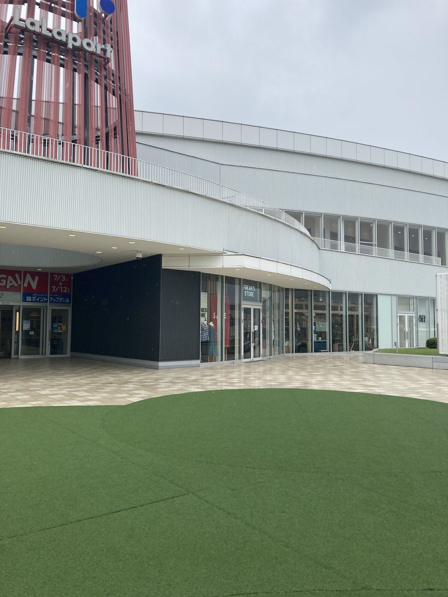 WEGO_tachikawa's tweet photo. 7/10 （金） 開催の
超かぐや姫 ！× WEGO コラボアイテム発売に関しまして、
当日の朝【9:00〜9:15】に2階FREAK’S STORE壁沿いにお越しのお客様を対象に、整理券配布を行います。
※参加人数の上限に達した場合、抽選とさせていただきます。

整理券配布場所の詳細は画像でご確認お願いいたします。 https://t.co/DKjp8cdKKx