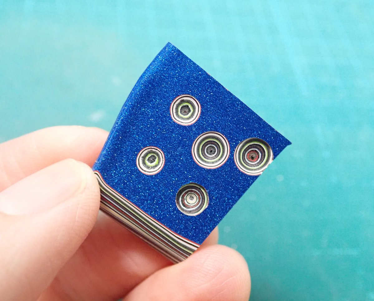 shisas_lab's tweet photo. ネットショップ再開しました！
明日から商品を追加していきます！
さて、今日はフォーダイトをえぐるという発想を思いついたので、ドリルでちょっと削ってみました。
作品名は「弾痕」です！ https://t.co/houzH7oJFZ