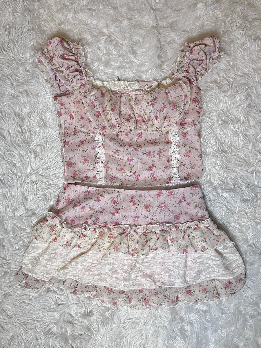 Qwertyu27400498's tweet photo. #D03
౨ৎ เช็ตเสื้อ+กระโปรง🌀
ใส่1ครั้ง

⋆𐙚 ♡ price 289-
- (from 5xx-)

• chest 28-32 inch • waist 24 - 26 inch
(xs,s) https://t.co/AQ9r7D5LXk