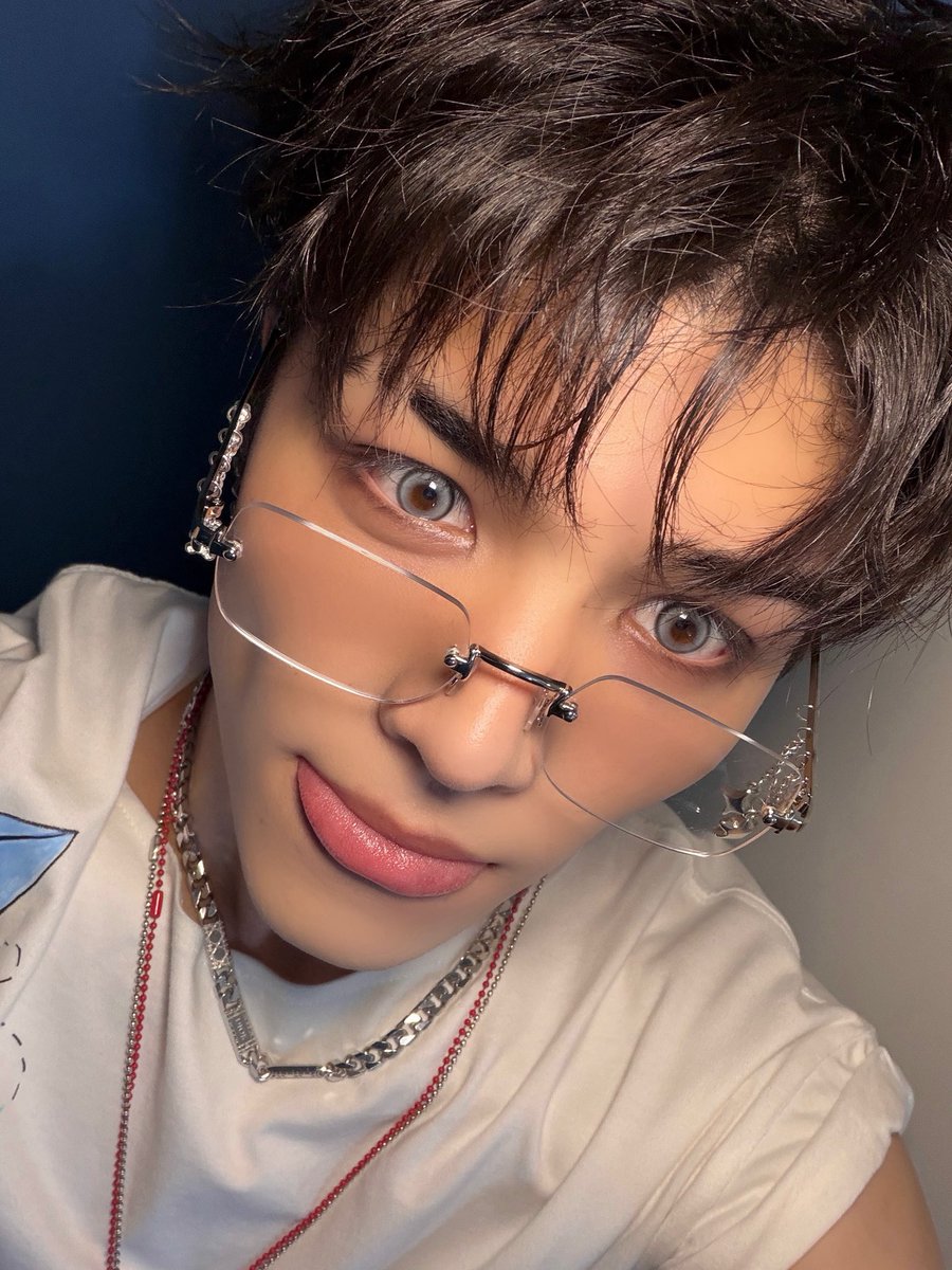 wangwangki's tweet photo. #MAKI via weverse dm [260706]

🐶💬 Sorry I got distracted lmao
🐶💬 And I was at recording
🐶💬 I can’t send it at all
🐶💬 [images]
🐶💬 done
🐶💬 yes

#マキ #마키 #andTEAM_MAKI #andTEAM https://t.co/HYfEZU2vPn