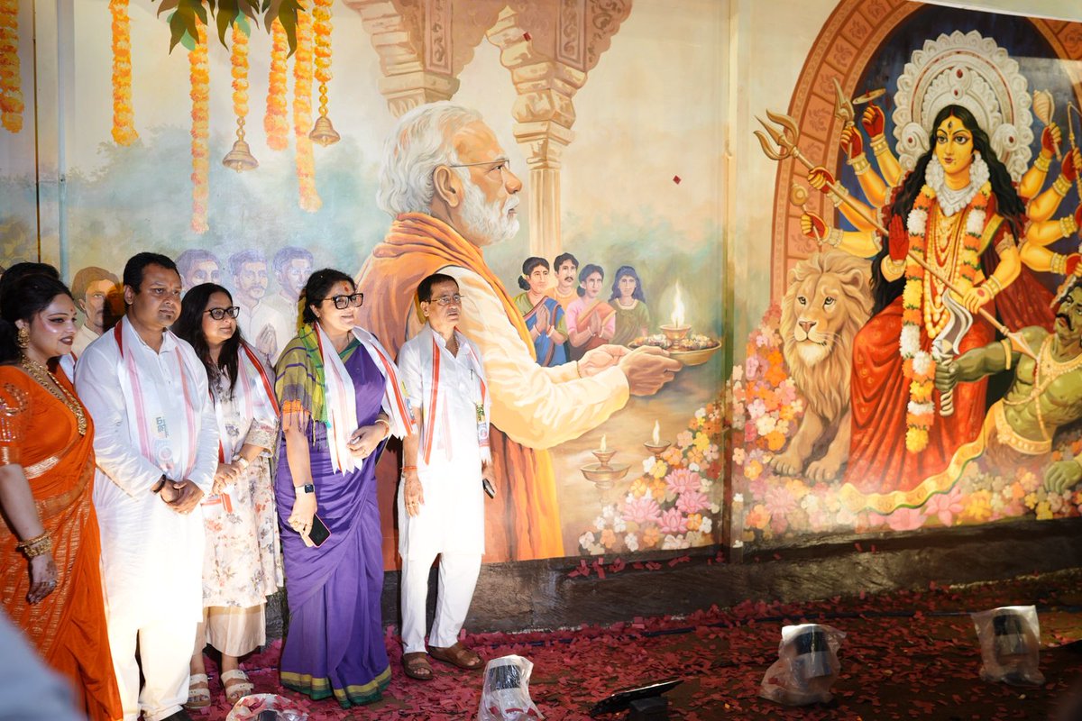 NewsStar69313's tweet photo. Chorebagan Sarbojanin Durgotsab Samity Begins Its 91st Year With Khuti Puja And Unveils Theme “Akal Bodhon”.
#Chorebagan #Sarbojanin #Durgotsab #Samity #Begins #Its91st #Year #With #Khuti #Puja #And #Unveils #Theme #Akal #Bodhon #Kolkata #West #Bengal https://t.co/IzFZ1bYmFx https://t.co/RfkwWmLF60