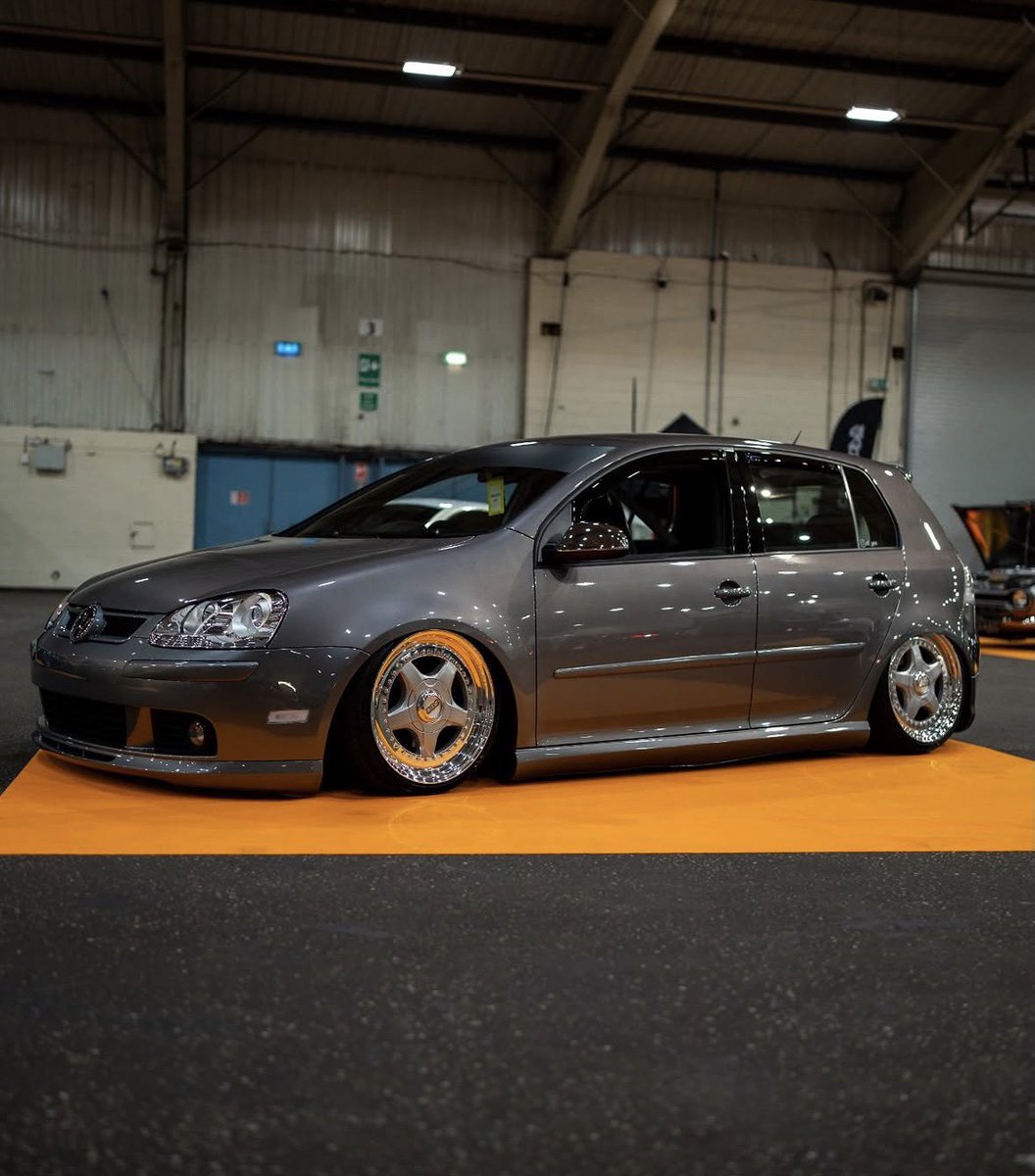 EpicDubs's tweet photo. 🦈
#VW #Volkswagen #Mk5 #VwGolf #Mk5Golf #BBSRF #BBSwheels #Stanced #DubLife https://t.co/4t6PJnALBe
