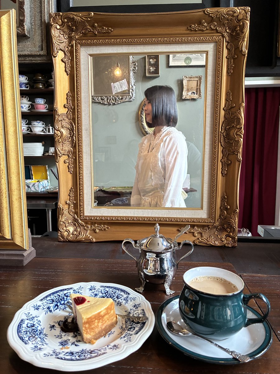 21maru51's tweet photo. おやつを食べに来ました。
チーズケーキとカフェオレです。 https://t.co/QdoLFryJek