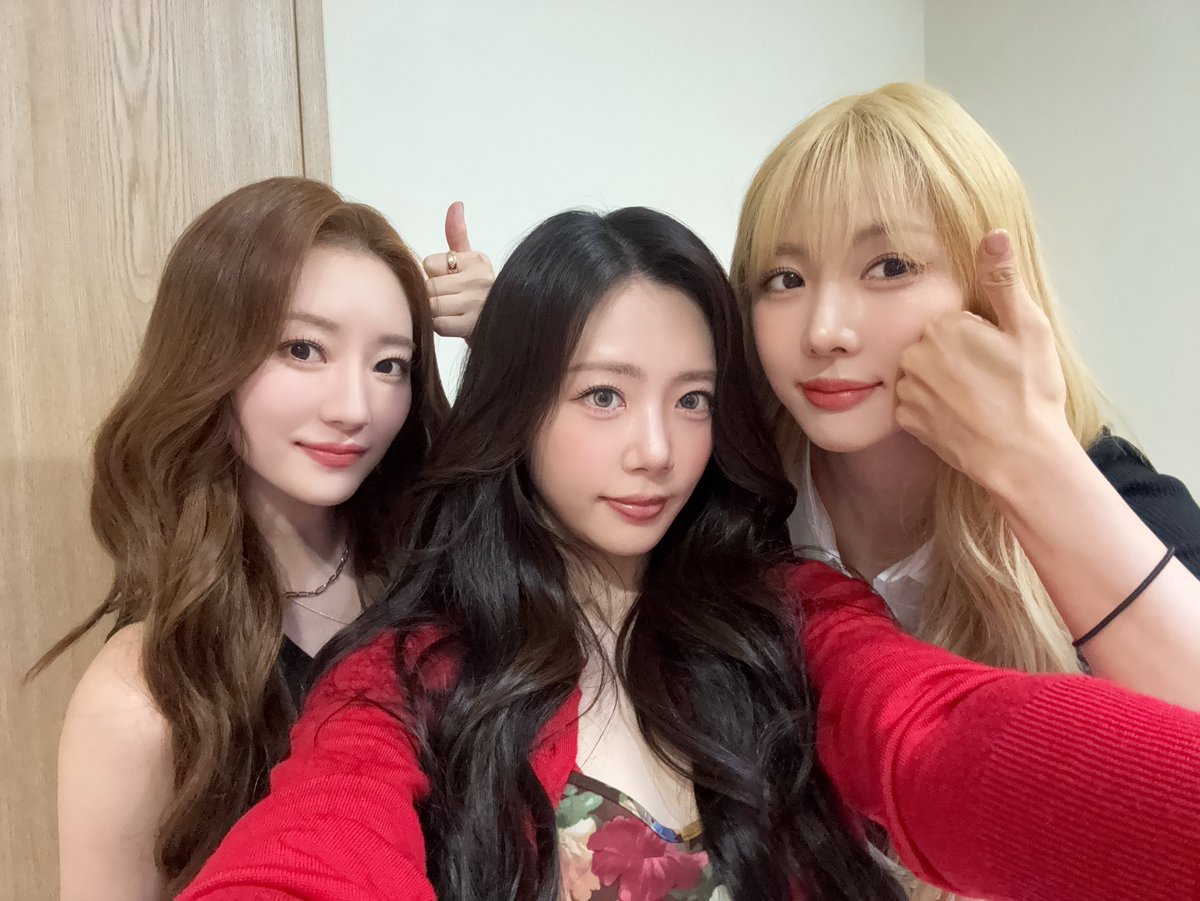 deukaeUAU's tweet photo. [🙏🏻] Show Champion Pre-Voting has ended.
Thank you to everyone who has streamed, voted, downloaded, liked, retweeted, commented, any form of participation over the last view days❤️ Every form of help is really appreciated! There are a lot of things we can’t influence, but in the things we can, we‘ve seen Somnias come together the last few days and try their best. Thank you, we know you‘ve worked hard🫶🏻 
This is just a thank you for now, Show Champion voting and tracking may be over, but there is still more to come. So catch your breath for a minute Somnias and let‘s keep going with what comes next❤️