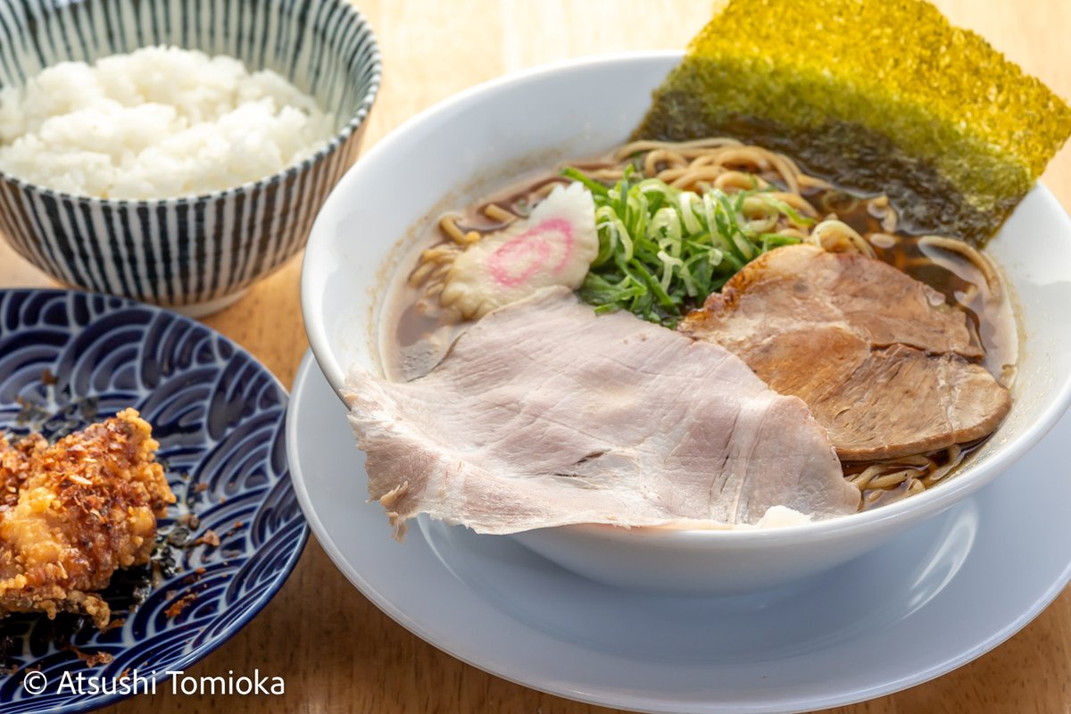 FoodPhotoTomi's tweet photo. 奈良県大和高田市にある「おダシと銀しゃり 中華そば 蒼し」
こだわりの絶品ダシ中華そばと、炊き立ての美味しいご飯。"O-Dashi to Ginshari Chuka Soba Aoshi" located in Yamato-Takada City, Nara Prefecture.　＃麺類撮影　＃お出し https://t.co/sLsK1CQSsV