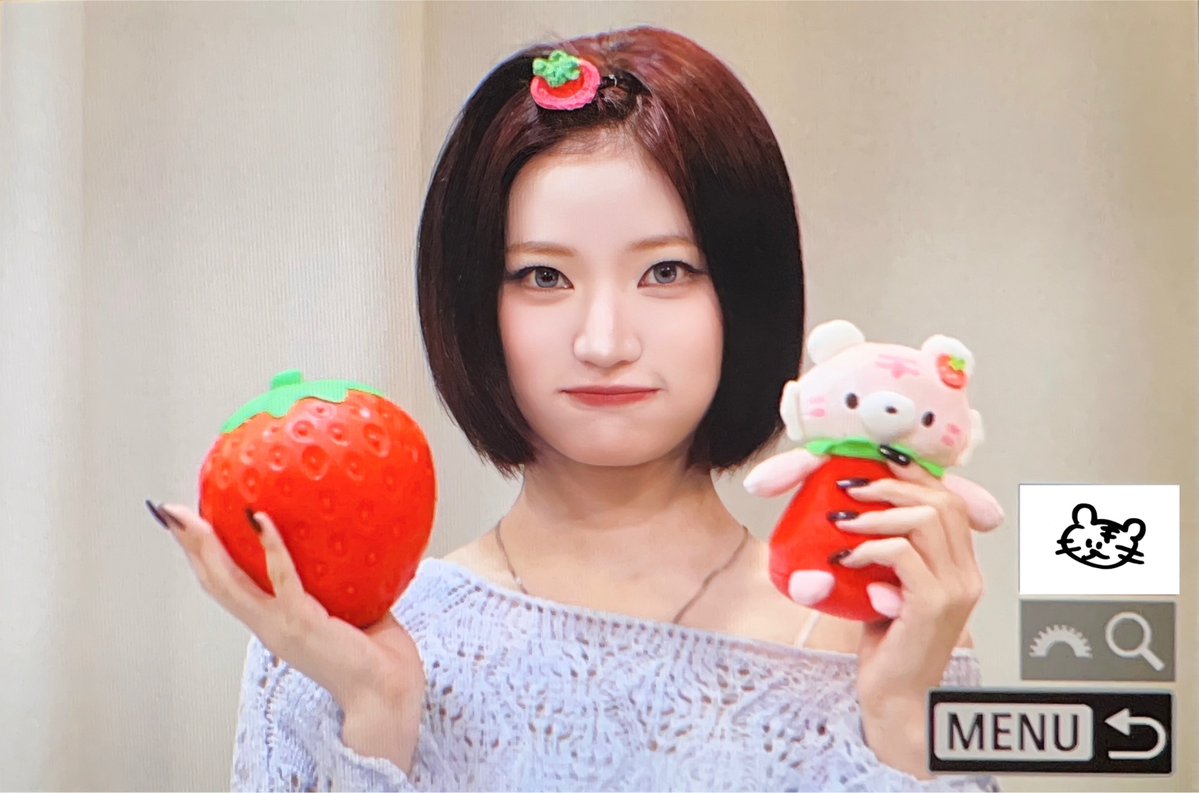 lityoon's tweet photo. 260704 에버라인 막팬 대면 #시윤

사실은•• 딸기호랑이🐯🍓💗

#Billlie #빌리 #SIYOON https://t.co/XuRcyXJB0W