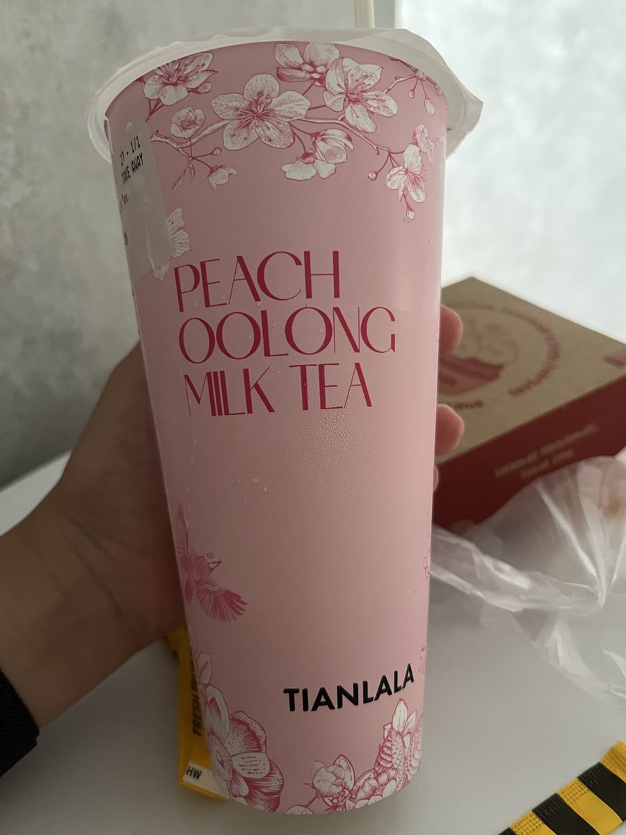 fi_unaa's tweet photo. Baru tau minuman dari brand ini enak enak dan masih ramah di kantong https://t.co/uDcSIvwXT3