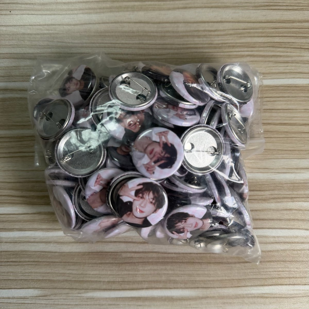 misucart's tweet photo. 25MM BUTTON PINS
— glossy coat

🪷 dm to order ! #misuprints
🔖 infos on pintwt

t ; wts lfb printing service 
 print commission ph manila seventeen ahof event concert freebies photocard fanmeet sb19 photocard jonaxx bts blackpink graduation concert anime sticker bini custom exo https://t.co/3IRrdf3kwT