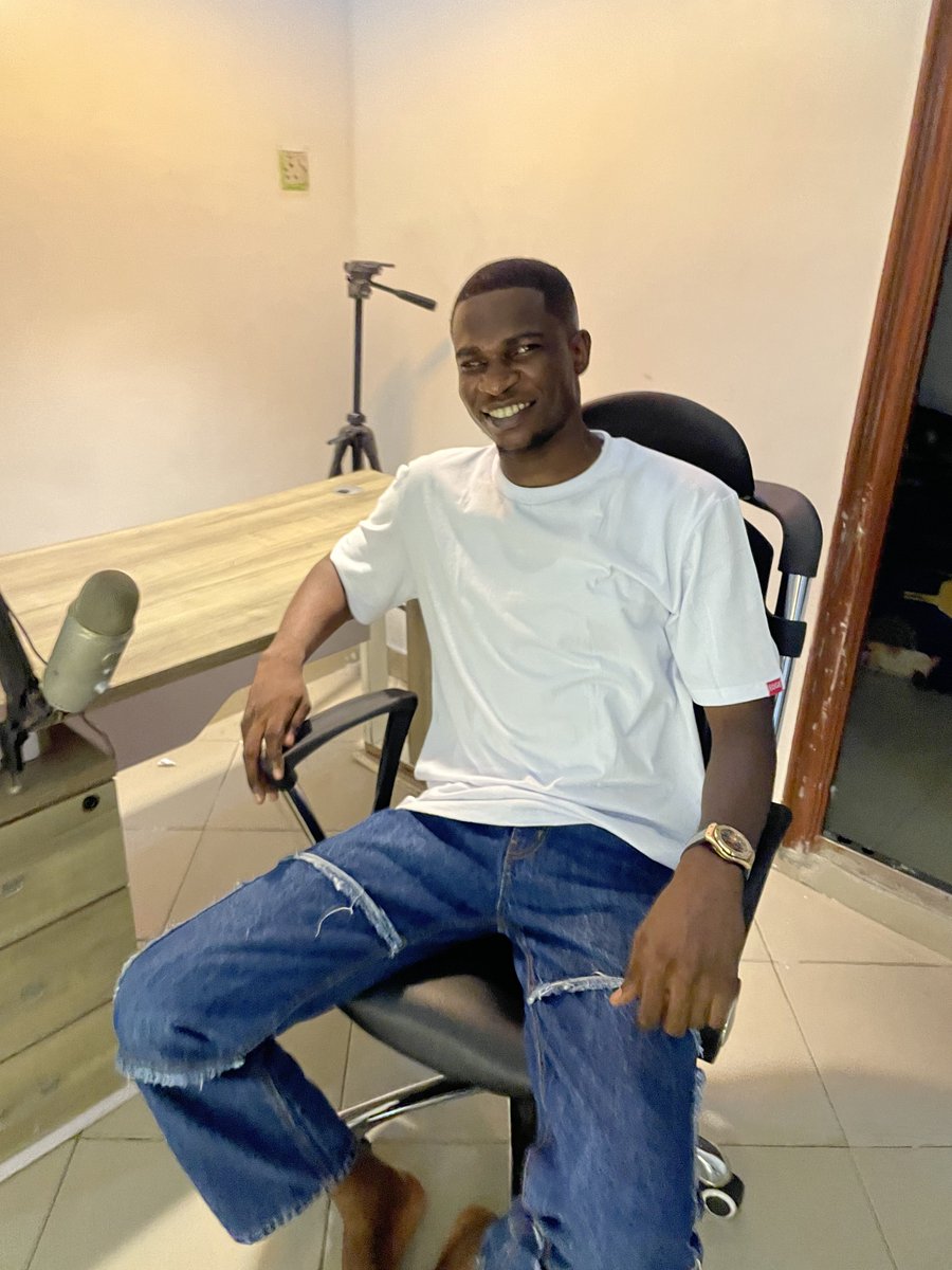 Agba designer— De_Sales craftsman tweet media
