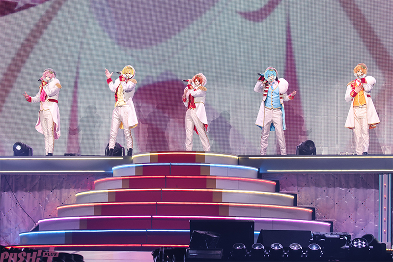 magazine_pash's tweet photo. 「すとぷり」ライブでは初となるゴンドラ演出も！ 『すとろべりーめもりー Vol.10th anniversary ～すとぷり ARENA TOUR～』大阪城ホール全3公演を終えて次なる舞台の福岡・東京へ

#すとぷり #すとぷり10周年ライブ

これまでの活動を彩ってきた代表曲に加え、リスナーを「シンデレラ」に重ねた結成10周年記念曲『シンデレラへ。』や、TikTokでも話題を集めている最新曲『イヤイヤ星人』などを披露！