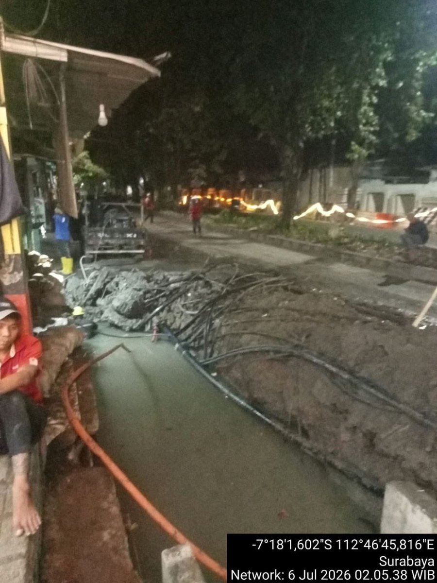 futurevetyow's tweet photo. @aflhaitham nih gara2 proyek galian gajelas https://t.co/PFsMR2qbAN