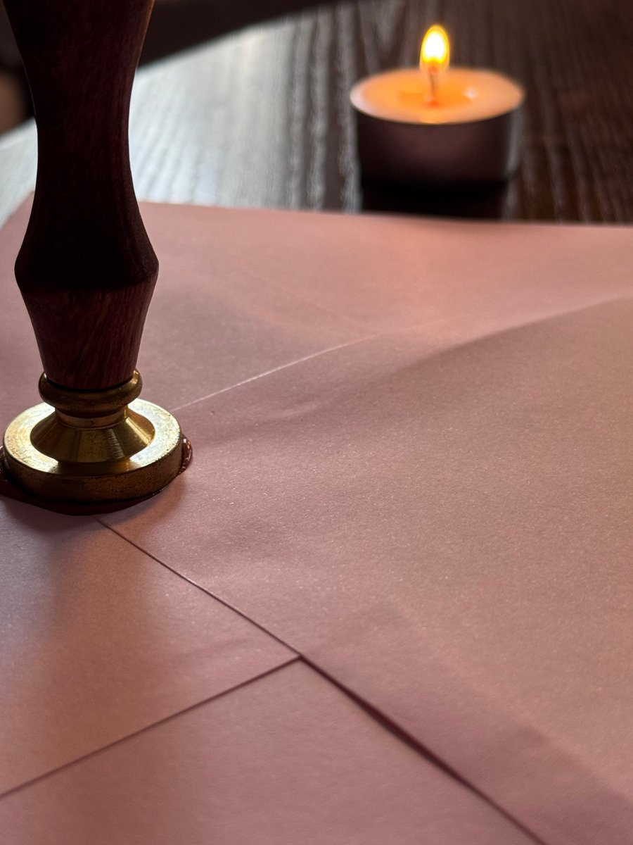CalistaVixen's tweet photo. C'est tout un processus d'envoyer une culotte…
Maintenant, un puissant sortilège est scellé.
Il se révélera à ceux qui ouvriront leur enveloppe. 🕯️🩸 https://t.co/2AL3dEoHF7