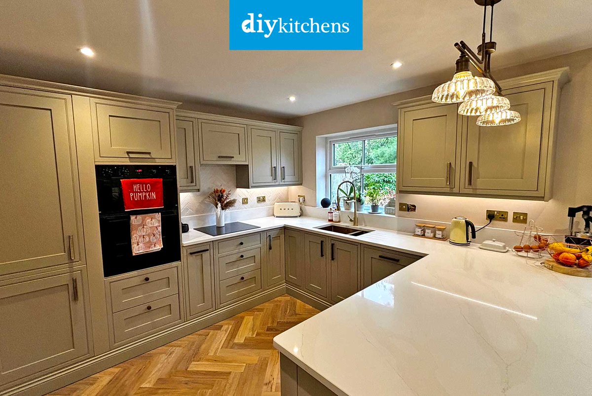 DIY_Kitchens's tweet photo. 🌟 Laura from Stratford shows us her completed Innova Helmsley Dakar Inframe #kitchen, supplied by DIY Kitchens (Ref:4419) - https://t.co/lMhkfaX2cQ

Visit https://t.co/mDGIyY2X5f to see how much you could save on your dream kitchen! 

#helmsley #inframekitchens #kitchens https://t.co/1yFcDm2Tzr