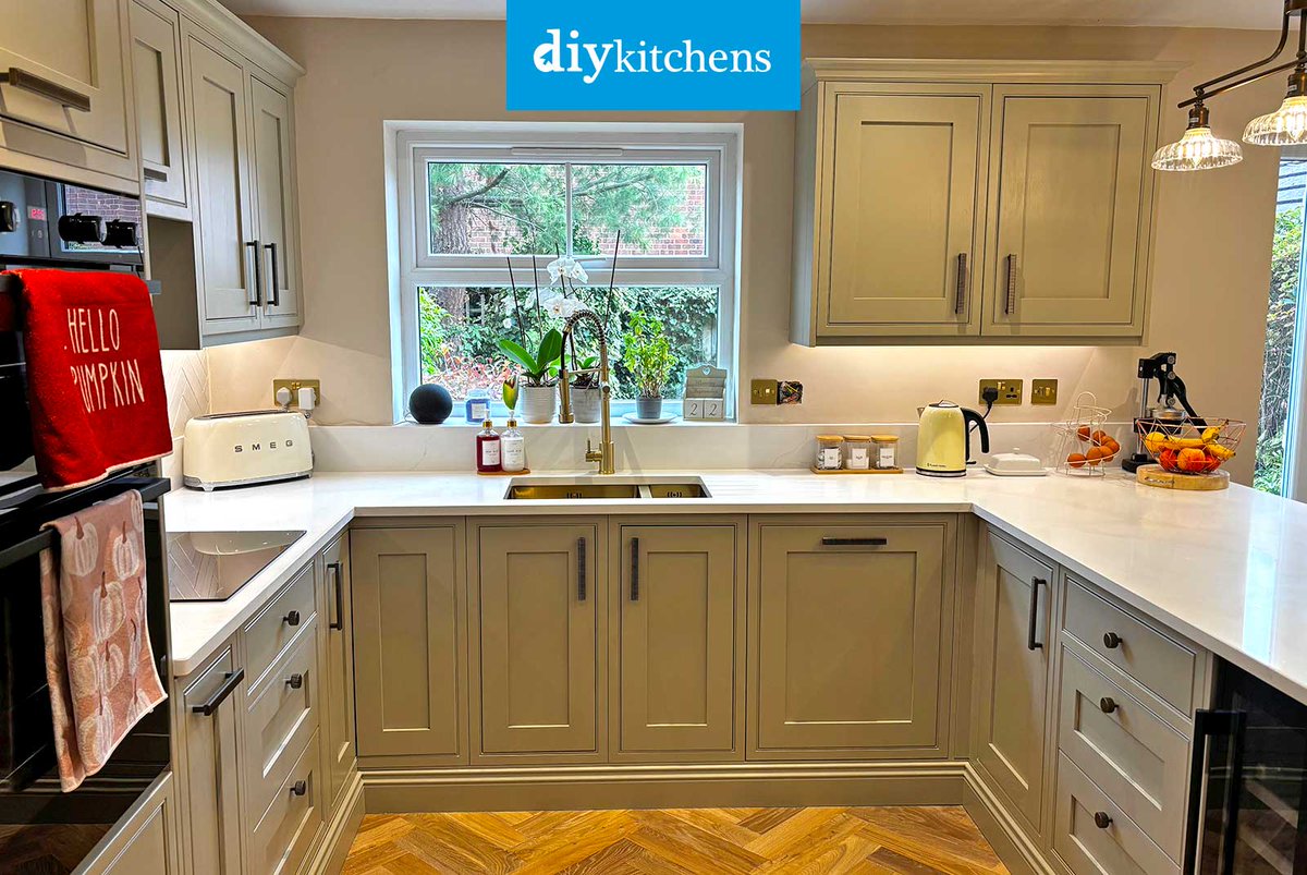 DIY_Kitchens's tweet photo. 🌟 Laura from Stratford shows us her completed Innova Helmsley Dakar Inframe #kitchen, supplied by DIY Kitchens (Ref:4419) - https://t.co/lMhkfaX2cQ

Visit https://t.co/mDGIyY2X5f to see how much you could save on your dream kitchen! 

#helmsley #inframekitchens #kitchens https://t.co/1yFcDm2Tzr