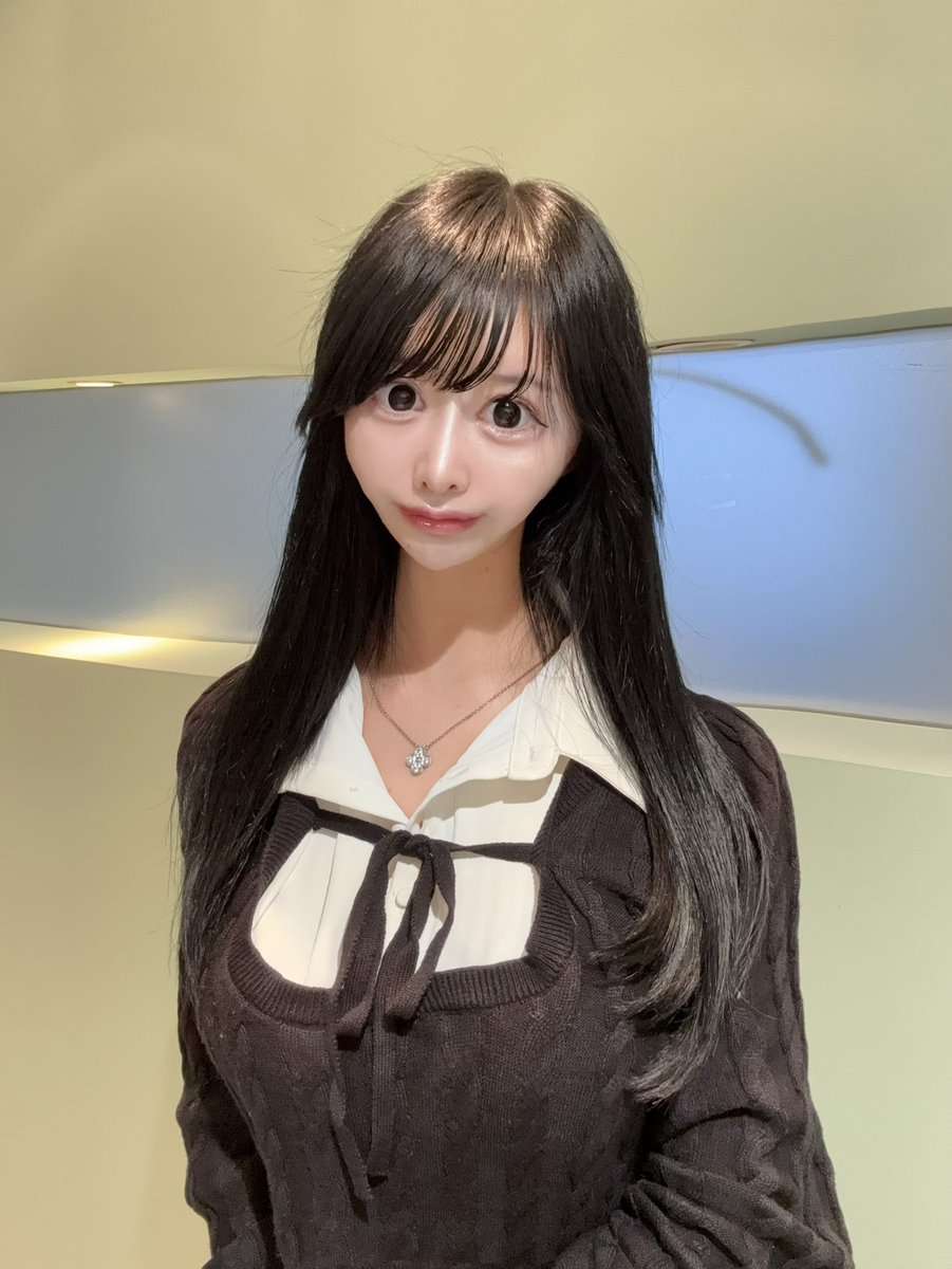 seikeionnna's tweet photo. 写真本人です🥲 整形する事ばかり考えて酷い状況でした。 
精神の不安定は化粧や加工に直結すると
今になって考えると思います。
誰かを幸せやより良い方向に向かわせる事に
ここまで必死になってくれる人はいません😔
私は友人に深く感謝をしています。
敬意や感謝の気持ちを忘れたくありません。 https://t.co/TRdzemWYZh