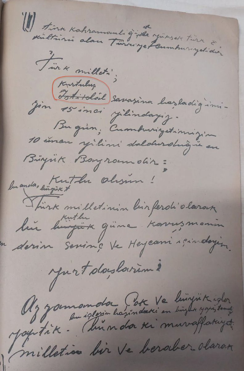 IdrisErac's tweet photo. Atatürk'ün kendi el yazısıyla yazılmış Onuncu Yıl Nutku'nun orijinali:

"İstiklâl Savaşı" ifadesi silinmiş, "Kurtuluş Savaşı" yapılmış.!

Kurtuluş savaşını yok saymak, kurucu idareyi ve o mücadeleyi yok saymaktır.!

Kurtuluş Savaşı bu milletin bağımsızlık destanıdır.!

Biz işgale karşı verilen mücadeleyi de, zaferi de, Gazi Mustafa Kemal Atatürk’ü de unutturmayacağız.!

Kurtuluş Savaşı’nın adı da, mirası da bu topraklarda yaşamaya devam edecek. !

Siz cumhuriyet ve Atatürk düşmanları, ne yapsanızda karşı DEVRİMİ gerçekleştiremeyeceksiniz.!